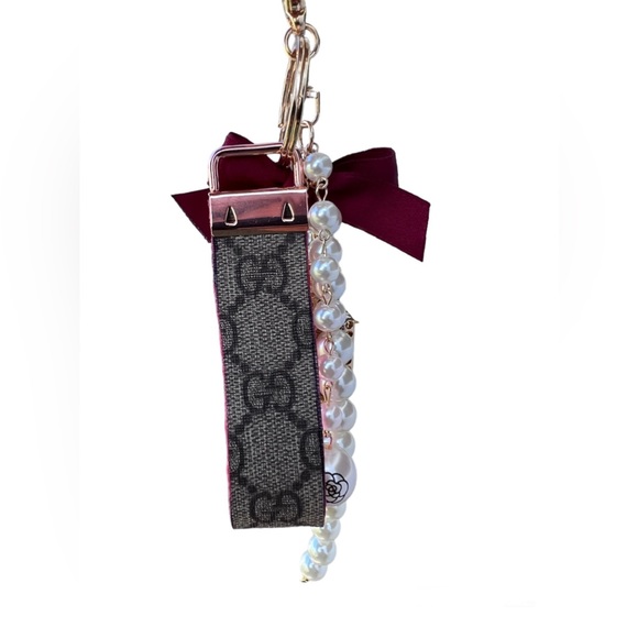 Repurposed Custom Handmade Loop Keychain With Charm - Picture 4 of 8